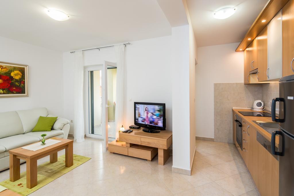 Apartments Leon Podstrana Chambre photo