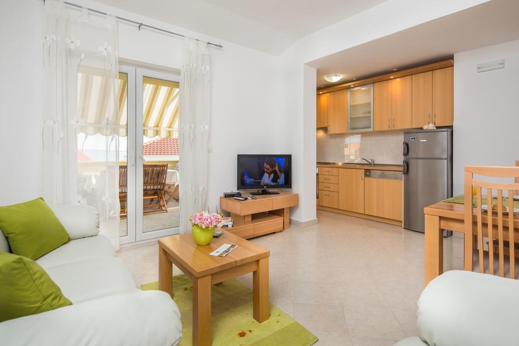 Apartments Leon Podstrana Chambre photo