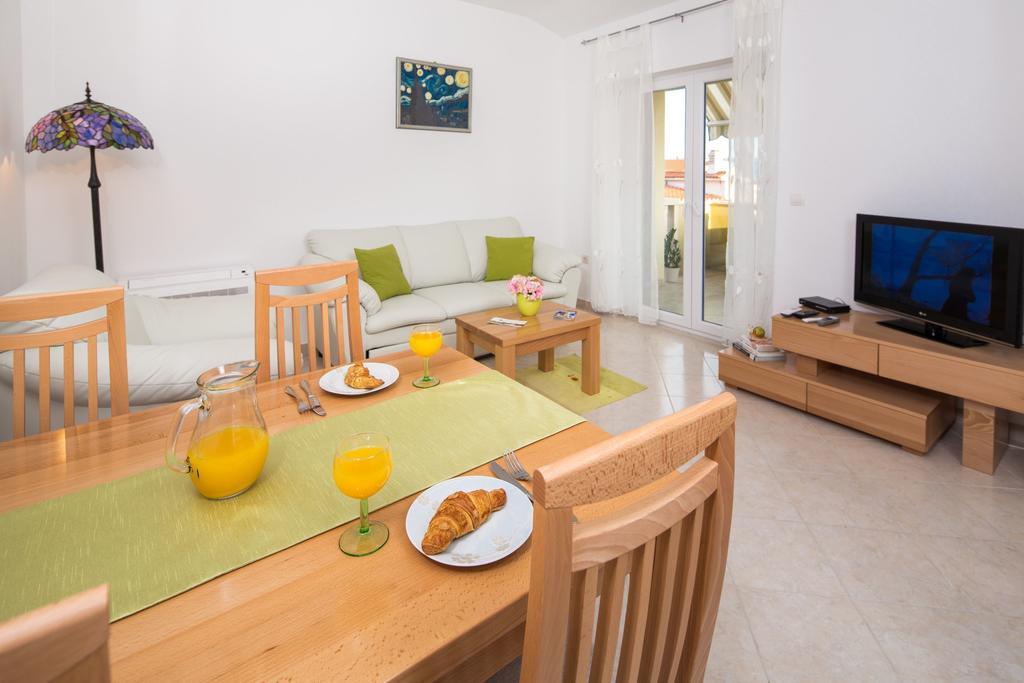 Apartments Leon Podstrana Chambre photo