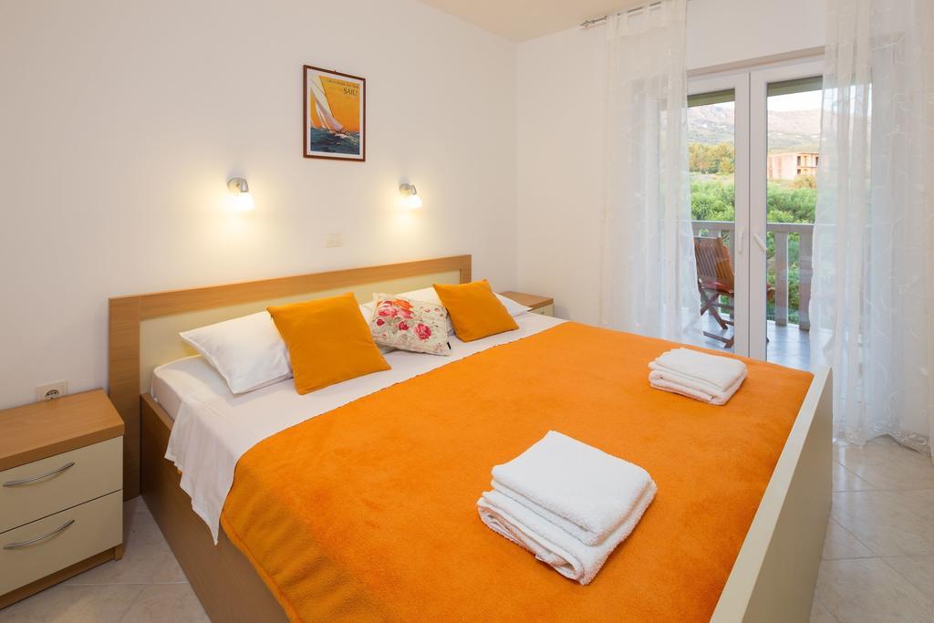 Apartments Leon Podstrana Chambre photo